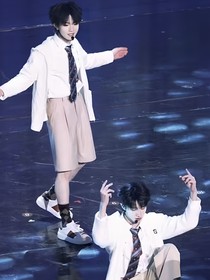 苏朱：哥……