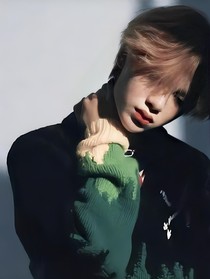 黄明昊：星轨与鸢尾