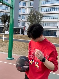 黄子弘凡：糖纸里的星辰宇宙