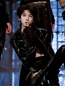 杨博文：全知读者视角