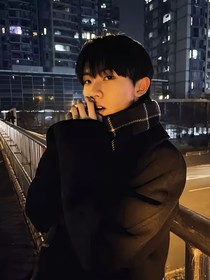 马嘉祺：撕碎银杏的冬