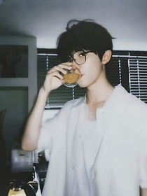 吻过他们的唇