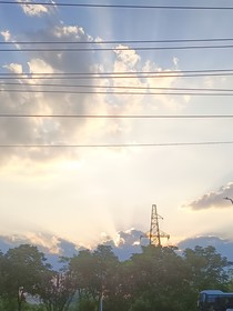 窗外艳阳高照
