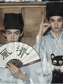 白纸与墨痕