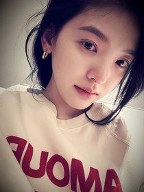 余庆伟：贴贴宝贝