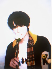 宋亞軒：悶青色