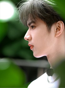 劉耀文：春日失格