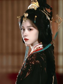 書卷一夢：白月光是心軟的神