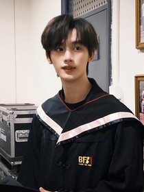 丁程鑫：再度与你