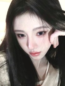 陷入我們的熱戀：親吻臉頰痣
