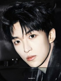 黄子弘凡：掬水月在手