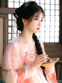 书卷一梦：谁家小白莲