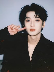 嚴(yán)浩翔：深巷里的酸澀