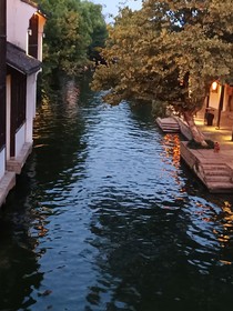 村头约有家杂货铺