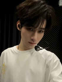 ber，我怎么穿進(jìn)這么顛的小說(shuō)里？