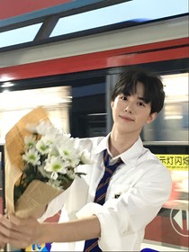 友間合租屋：他愛她