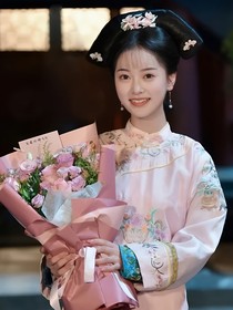 殿下，皇上要把太子妃和親北戎