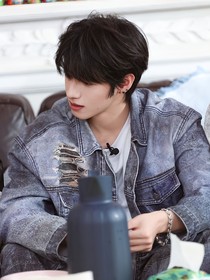 朱志鑫：聚光灯下的野花