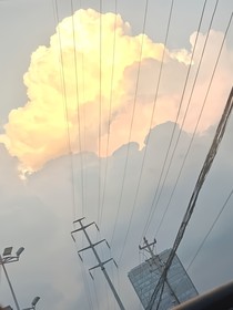 黎明前的她