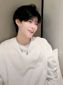 王威：夏威榆果
