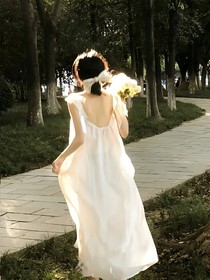 疯批狼爷捡回病弱千金后，夜夜低哄：乖，再亲一次