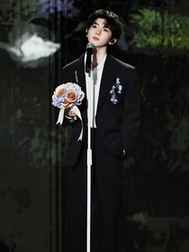 軒祺：小白鞋與黑皮鞋