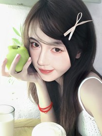 全主播：捏妳脸颊肉