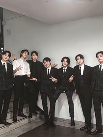 BTS：瘋子的溫柔暴動(dòng)