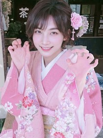 時(shí)團(tuán)乙女：開掛后被頂流學(xué)弟們團(tuán)寵后