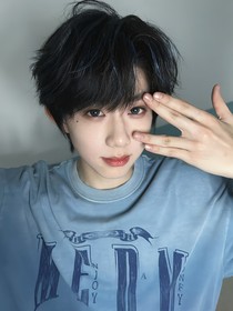 陈奕恒：小青梅变助理？！-d522