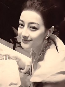 图她脚踝美