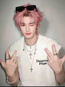 丁程鑫：璀璨星途