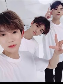 TFBOYS四個(gè)人一起出道