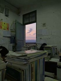 花期懸著，夏也吊著