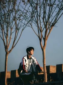 嚴浩翔：世界怎么崩壞了？