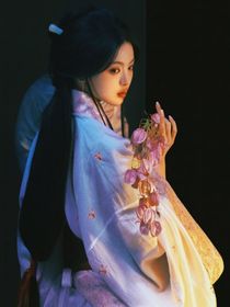 獻(xiàn)魚(yú)：一硯梨花雨
