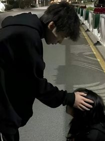 死對(duì)頭她又甜又撩