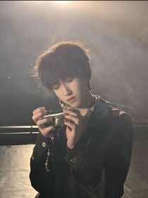 文奇：深于黑暗中的他
