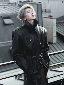 蔡徐坤：藏于霧里