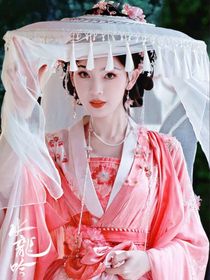 水龙吟：不染三春暖