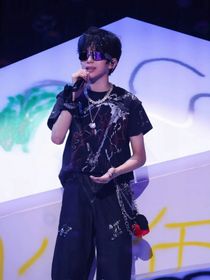 陳浚銘四代唯一門面嗯對