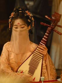 入青云：撫琴繪長(zhǎng)歌