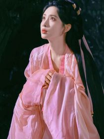 入青云：明月共潮生