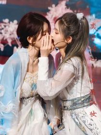 奕守诗心，雨隐红妆