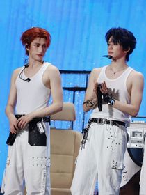 克莱因蓝与耀月白