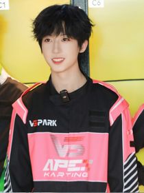 山城训练室：星光细碎