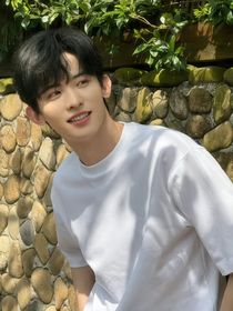 综明星：公子无双