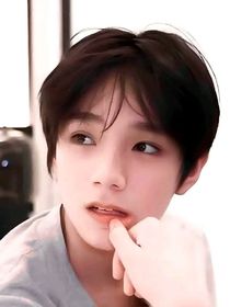 就算见不到又怎样相隔万里我也能爱你