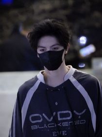 杨桂：秀恩爱怎么有个搞笑女啊？！