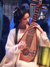 少年白馬醉春風(fēng)：鏡中花